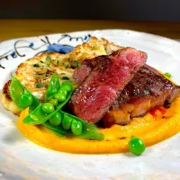 Snapdishの料理写真:Valentine’s Dinner - NY Strip Steak & Cauliflower Steak with Carrot Purée
(バレンタイン•ディナー💕NYストリップステーキとカリフラワーのステーキ、人参のピュレ)|Masa, The Cooking Husbandさん