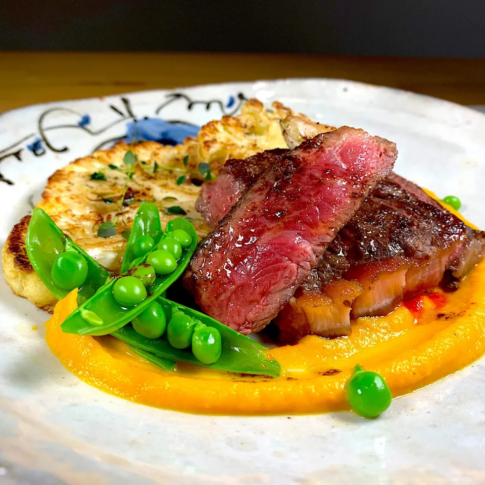 Valentine’s Dinner - NY Strip Steak & Cauliflower Steak with Carrot Purée
(バレンタイン•ディナー💕NYストリップステーキとカリフラワーのステーキ、人参のピュレ)|Masa, The Cooking Husbandさん