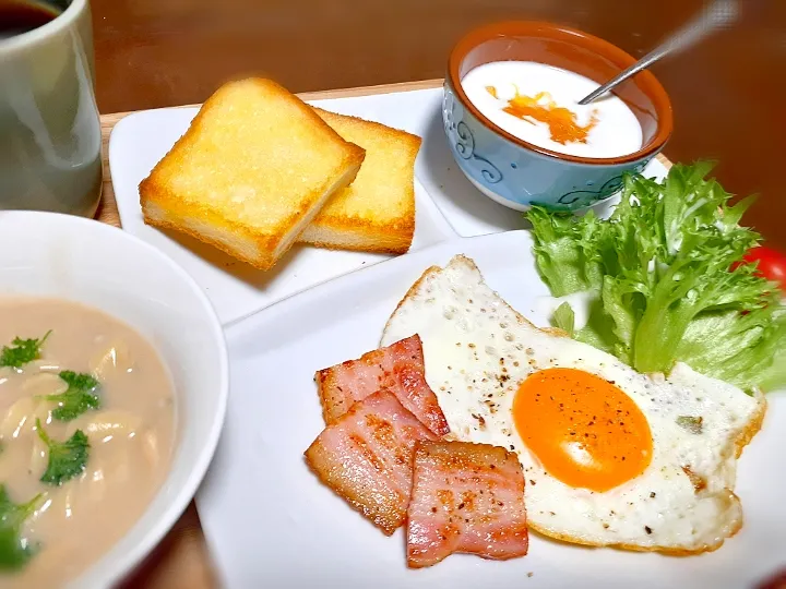 ワンプレート朝食☕🍞🌄|びせんさん