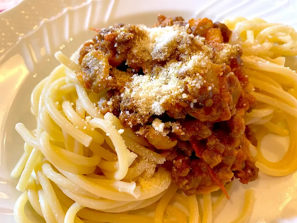 Snapdishの料理写真:2.2ミリパスタにこだわった🍅トマトの重ね煮ミートソース|ゆすらうめさん