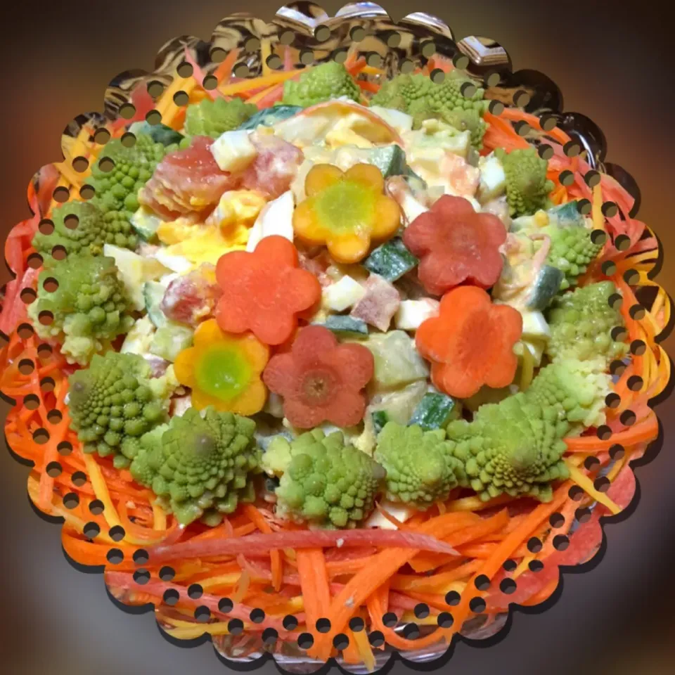 Snapdishの料理写真:お花畑💐サラダ🥗|henryさん