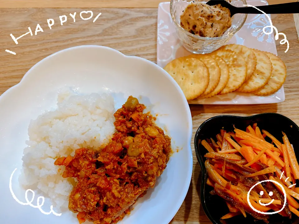 デーツDE３品🍴デーツのヘルシーキーマカレー🍛キャロットラペ🥕デーツ＆ペッパーパテ|こずりんさん