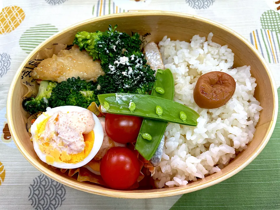 鮭、鶏胸肉味噌炒め、明太マヨ卵としょうがご飯🍱|なお🅿️さん