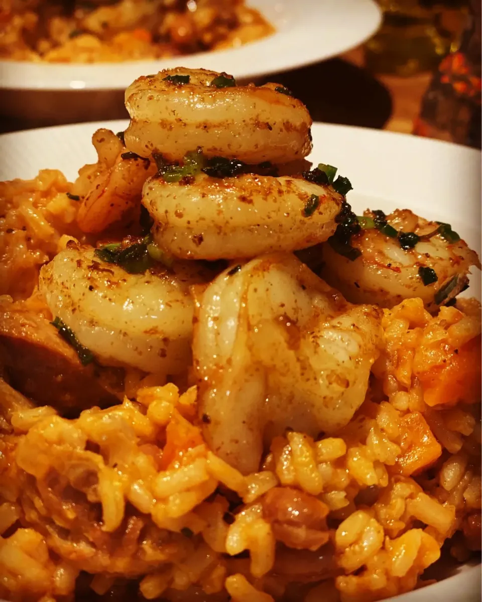 Dinner Dinner Dinner 
Chorizo & Garlic Butter Prawns Gumbo Cajun Rice with chopped leeks, carrots ,onions, Beans , with Emanuel’s Cajun Spice Seasoning 
#gumbo |Emanuel Hayashiさん