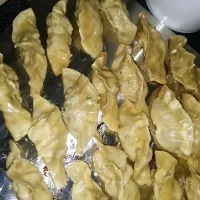 Snapdishの料理写真:Gyoza 🥟 for dinner!It's my turn to cook😅😬 
I took a video of this. I am currently editing it and i will post it on tiktok later.
If u guys are interested thi|Hime Miyaさん