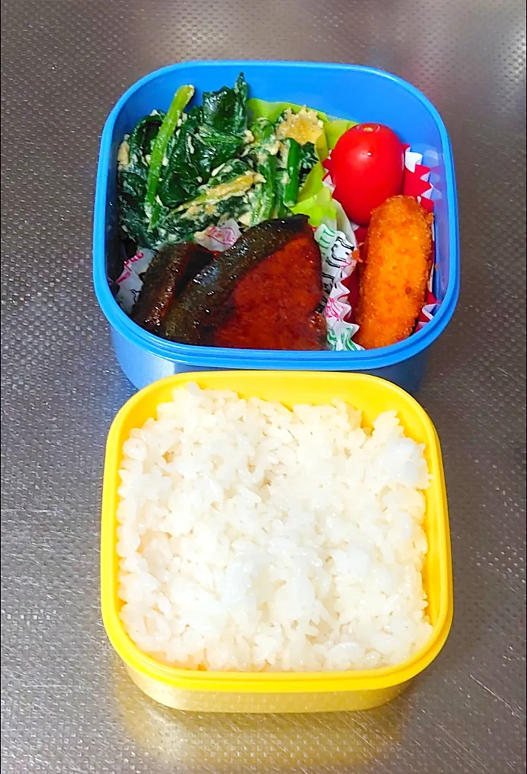 Snapdishの料理写真:鰤照焼き&ホウレン草卵とじ弁当|黒川克博さん