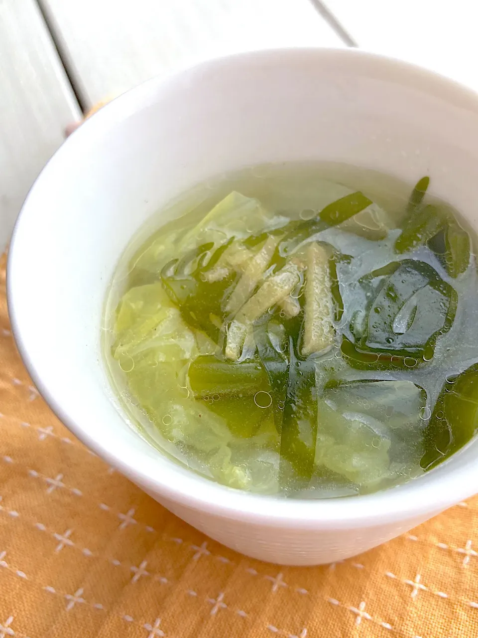 胡麻油香る白菜とわかめの茎のスープ|AKKOさん