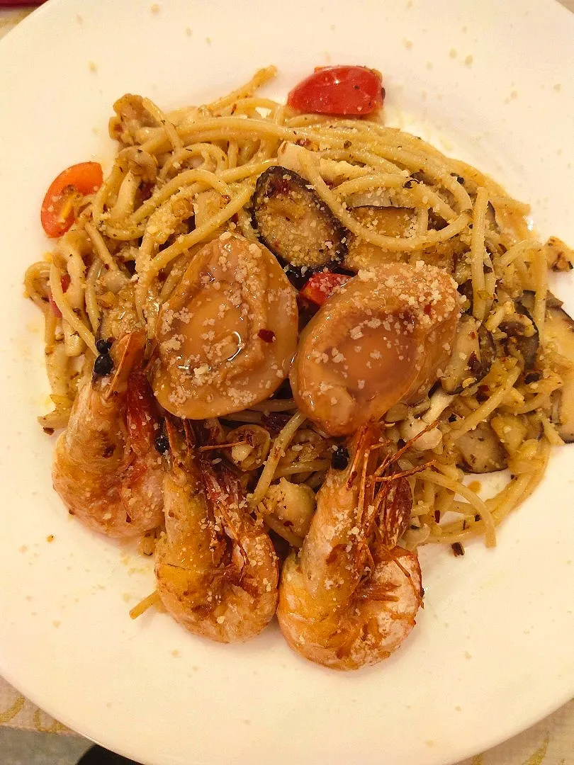 Snapdishの料理写真:Spaghetti alio oglio with abalone|Natassjatayさん