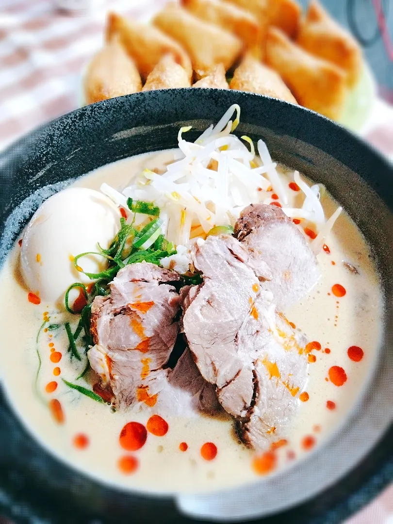 味噌ラーメンをベースに豆乳と芝麻醤とラー油で特製ラーメン完成|mikeyさん