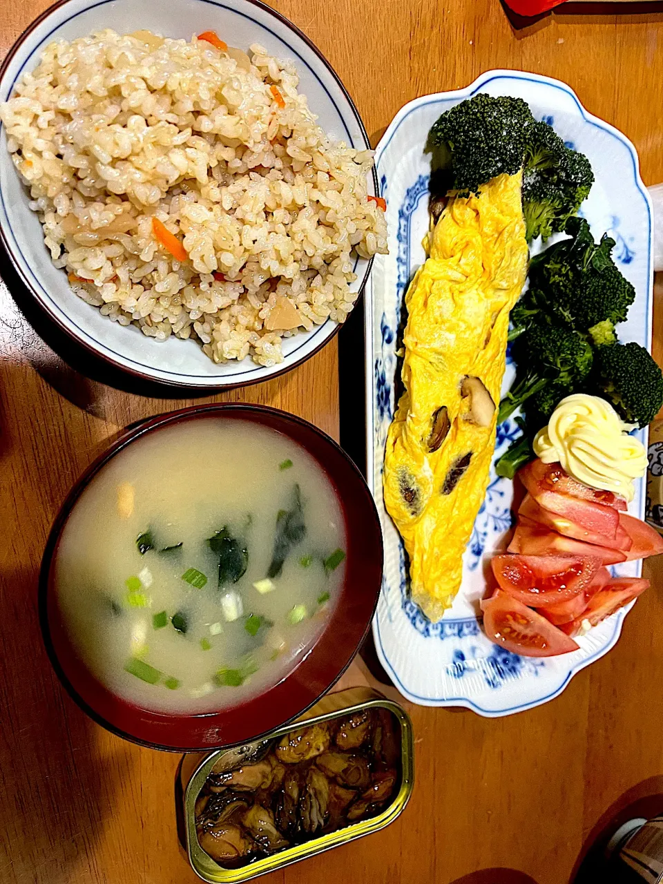 ちぃ〜らしぃ〜♪ #夕飯　あきたこまち玄米ちらし寿司ご飯、椎茸ふわふわオムレツ、ゆうげ、トマトブロッコリーサラダ|ms903さん