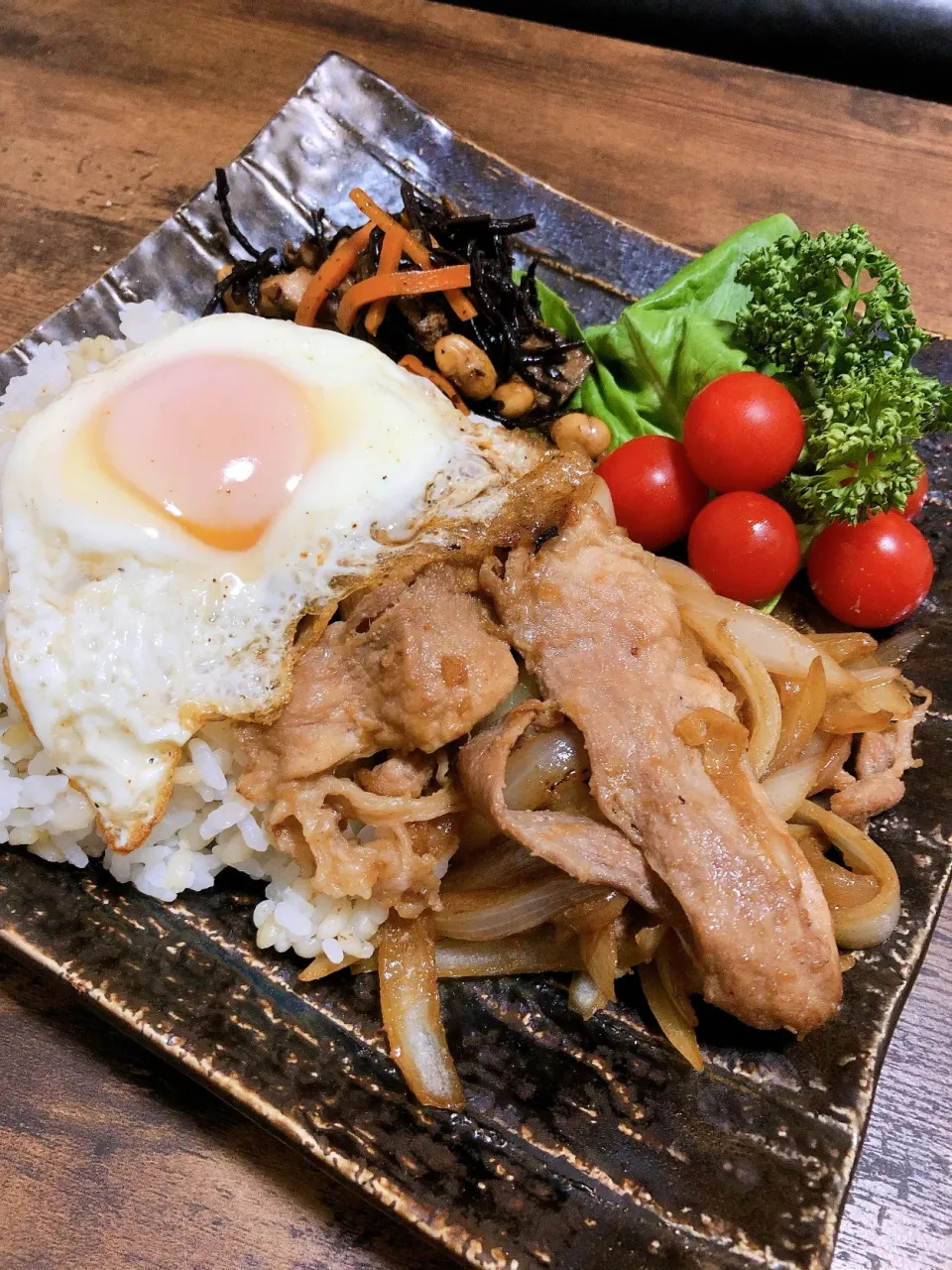 Snapdishの料理写真:生姜焼きプレート|一言多い君さん