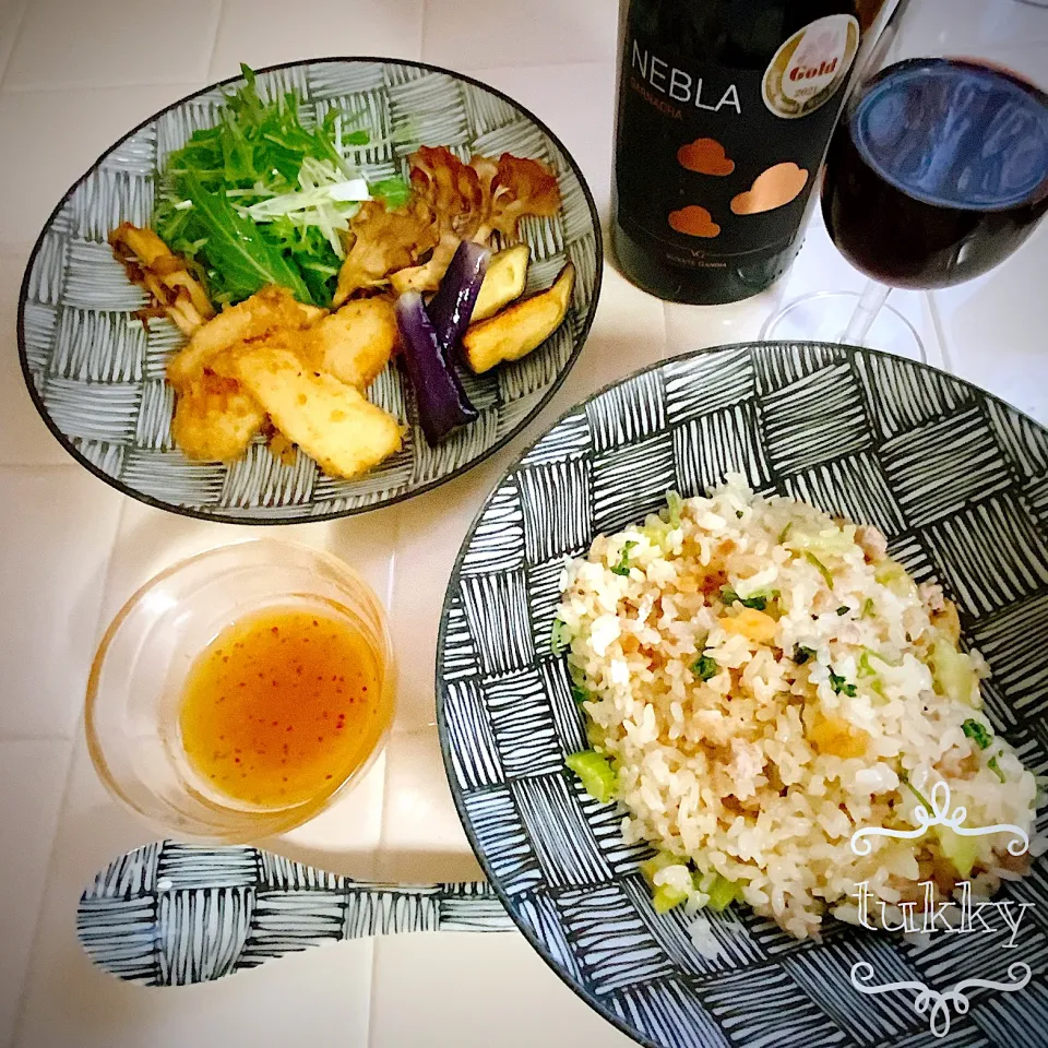 Snapdishの料理写真:＊干しエビと豚ひき肉のセロリ入りパクチーチャーハン＊フリット＊スペインワイン|tukkyさん