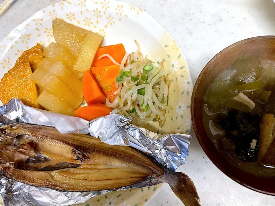 Snapdishの料理写真:大根の煮物、ホッケの干物、具沢山味噌汁|ころりんさん