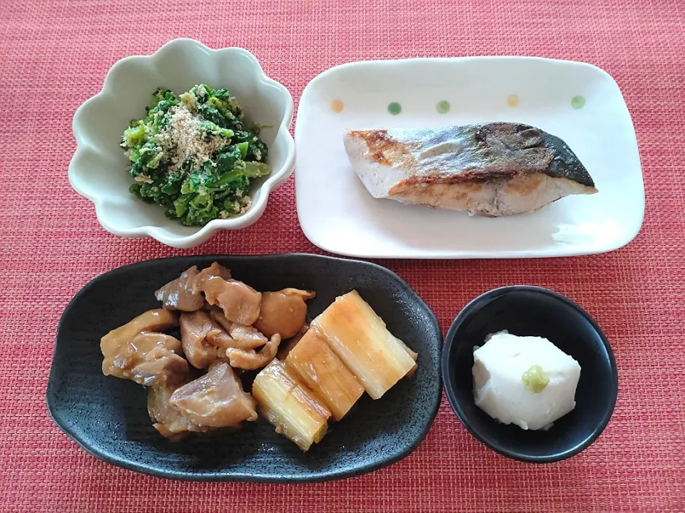 ☆焼き鳥
☆ツバス塩焼き
☆なばなゴマ味噌和え
☆ゴマ豆腐|chikakoさん