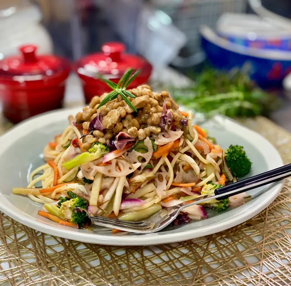 野菜たっぷり納豆パスタ(ホタルイカ入り)|富士子🍒🐰🍓さん