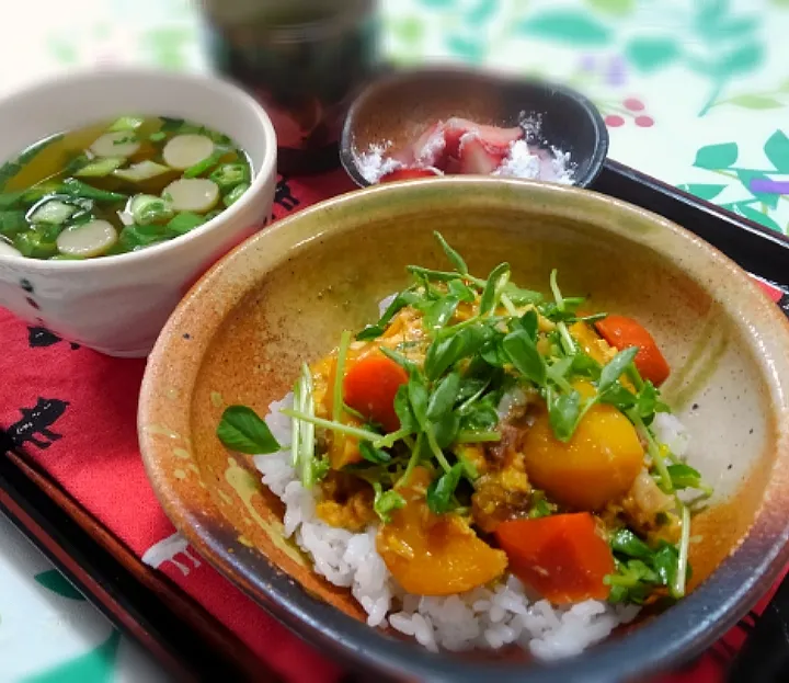 肉じゃがの卵とじ丼|くまちゃんさん