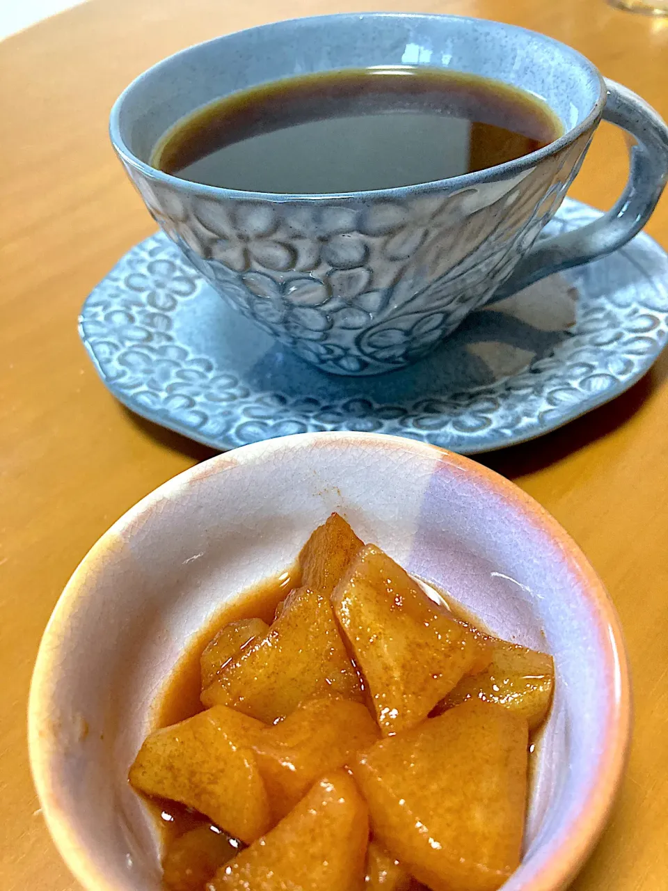 林檎🍎のハニー🍯シナモンコンポート🤍withリベルタコーヒーのカフェインレス珈琲☺︎|さくたえさん