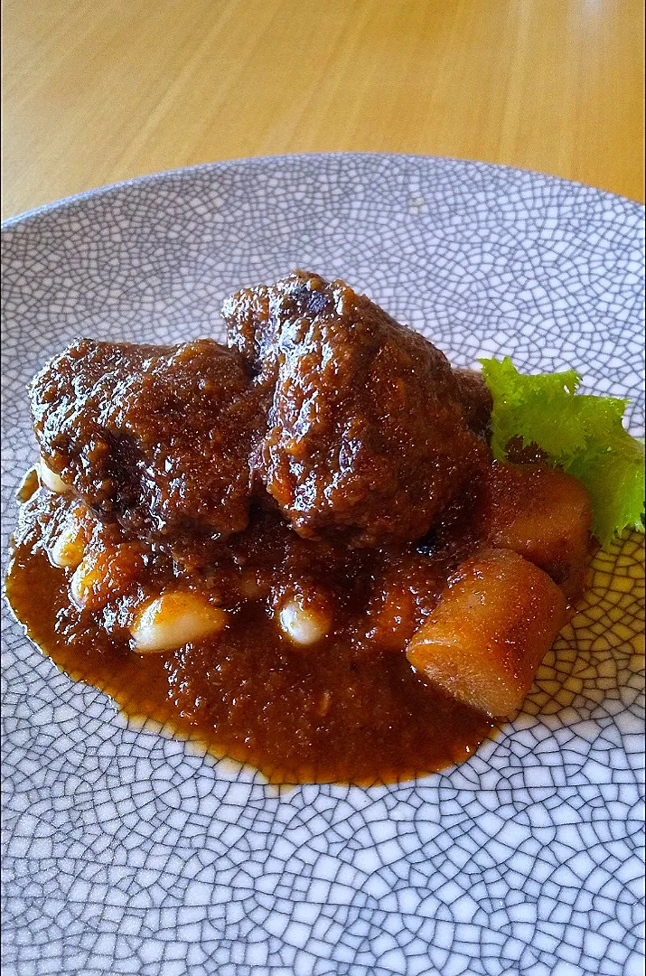 牛すね肉と牛蒡の煮込み💕|さくらんぼさん