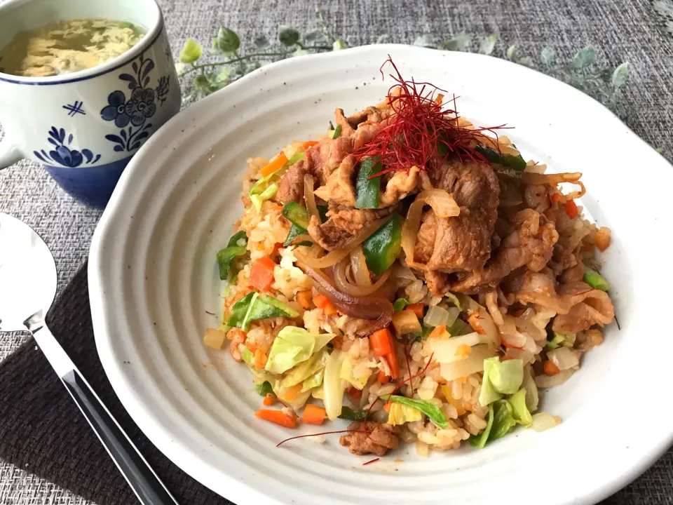 お昼は焼肉チャーハン♡|まなまな♡さん