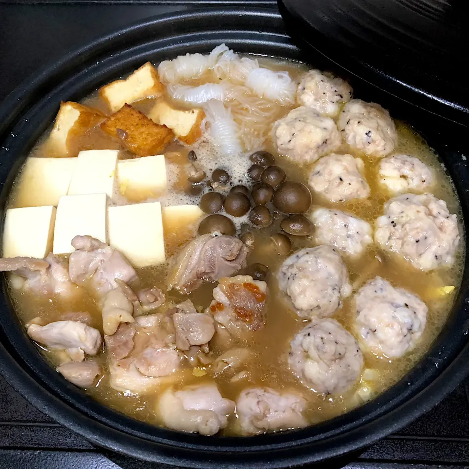 鶏＊鶏つくね鍋🥘|henryさん