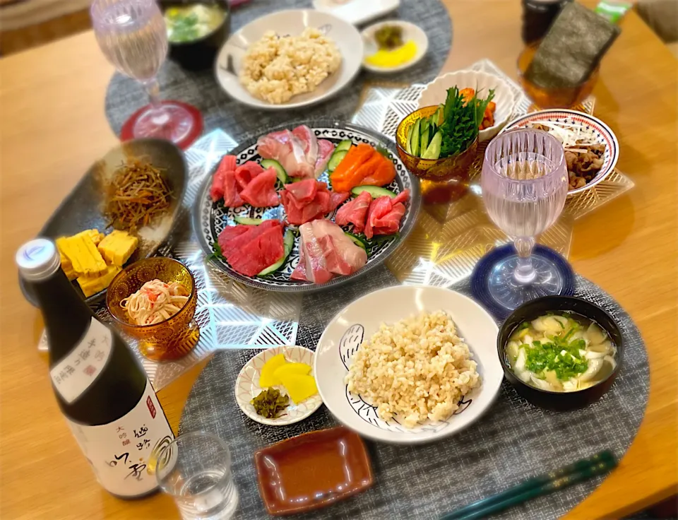 手巻き寿司　刺身　卵焼き　きんぴら　キムチ　煮豚　味噌汁|nana 🍅さん