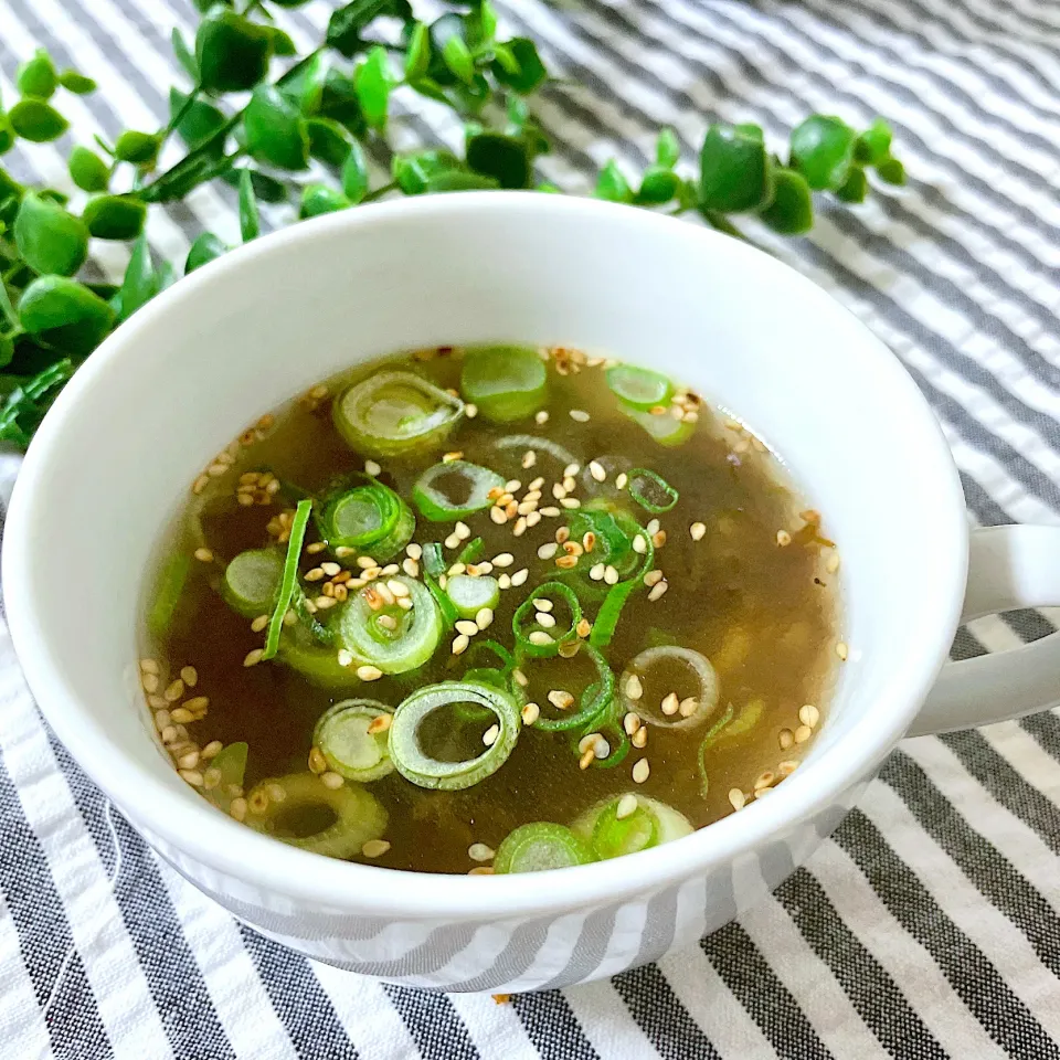 Snapdishの料理写真:ごま油香るもずくスープ|オーロラさん