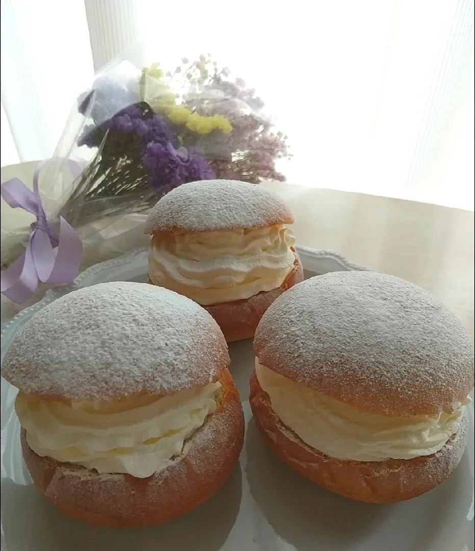 ☆今日のおやつ☆　セムラ　
🌸スウェーデンの春を告げるお菓子🌸|hamamaさん