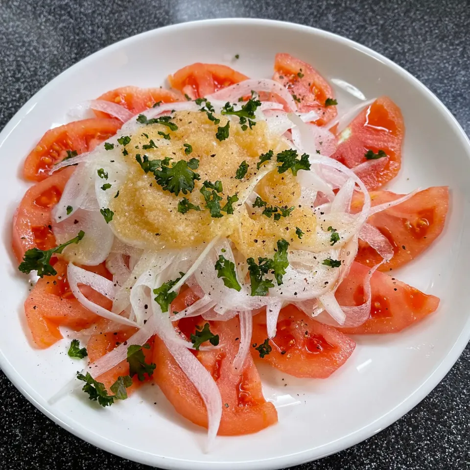 トマトと新玉ねぎサラダ🥗|あゆみさん