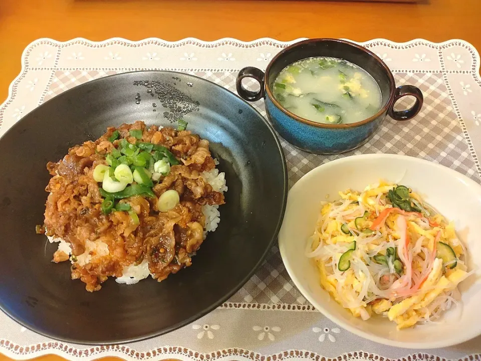 ☆プルコギ丼
☆春雨中華サラダ
☆ワカメと卵のスープ|chikakoさん