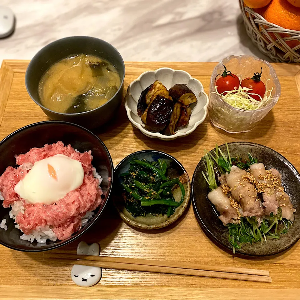 ネギトロ丼、豆苗豚巻き|なつこさん