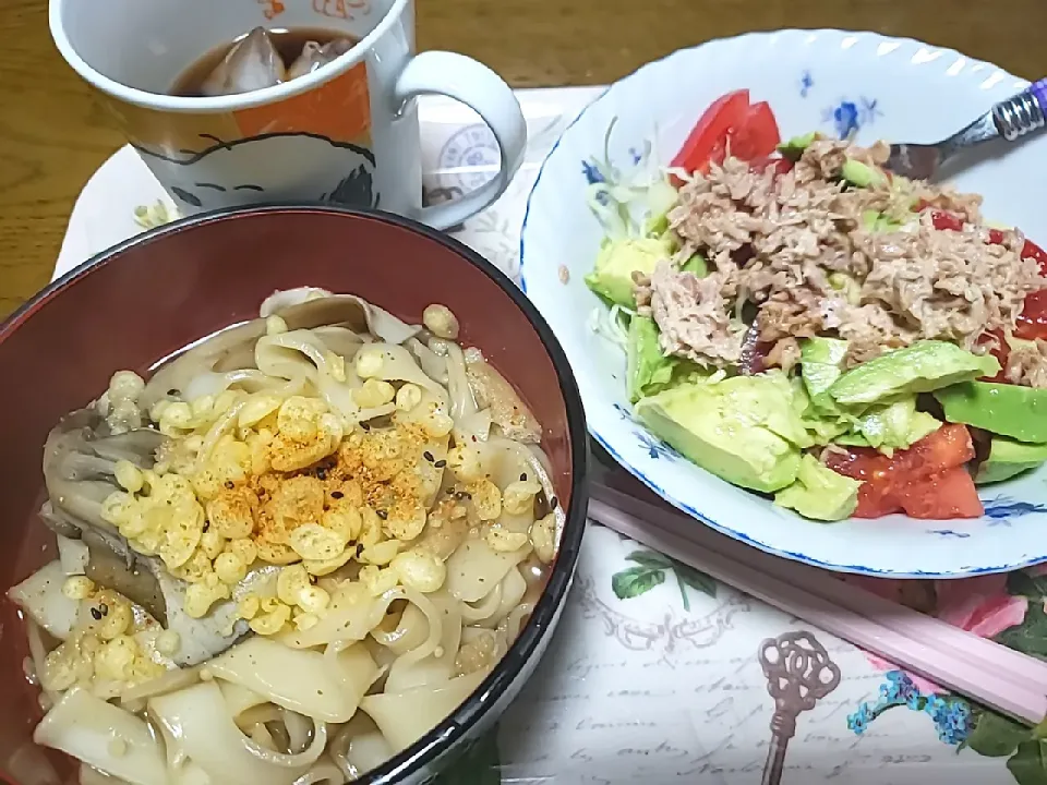 舞茸きしめんとアボカドトマト🥗|aiさん