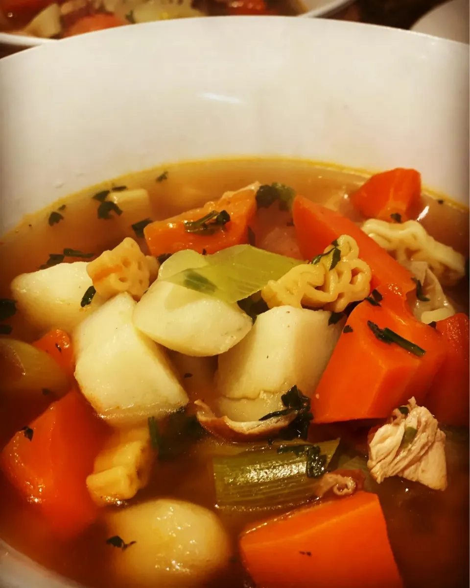 Ultimate Winter Warmer 
Chicken Consommé Pasta soup 
With fresh Chicken , Leeks ,Potatoes, Carrots, fresh Coriander served with Garlic butter Cheese Bread 🥖 
D|Emanuel Hayashiさん