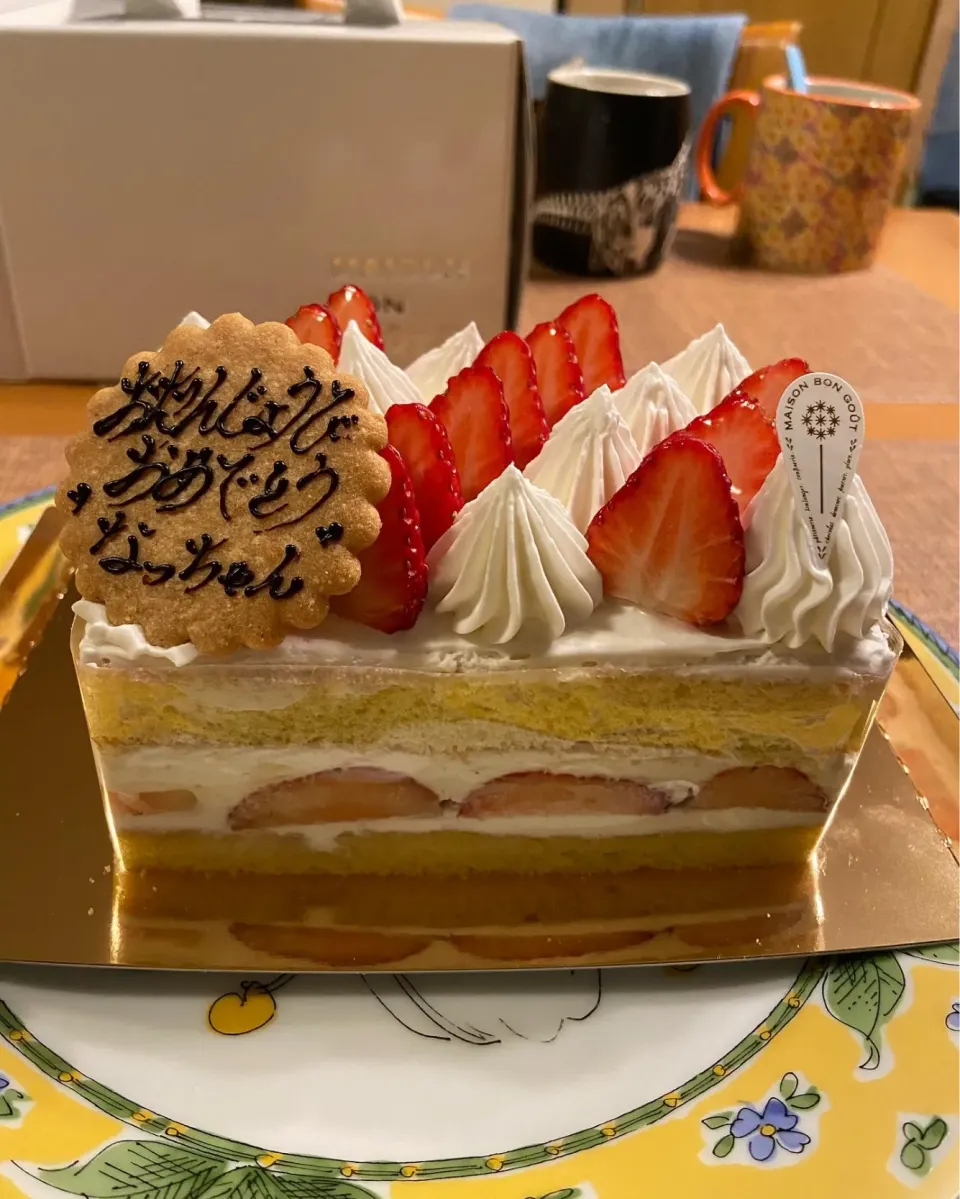 お誕生日ケーキ。ずっと気になっていたお店で買いました🎶|Kayotabemonoさん