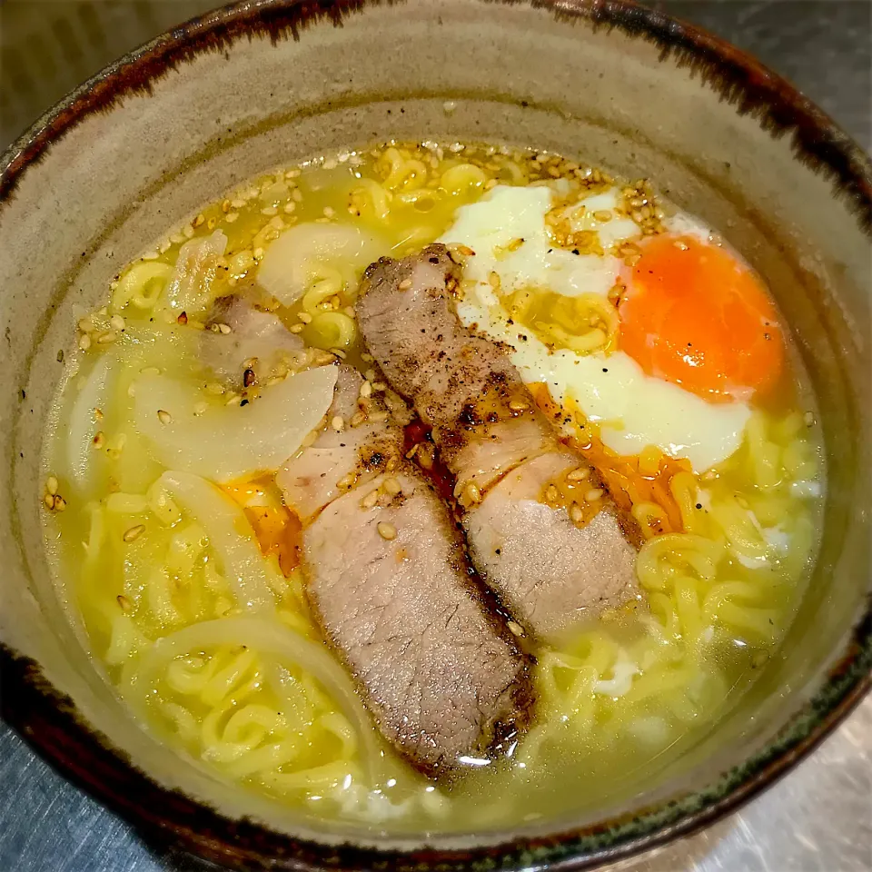 Snapdishの料理写真:新玉ねぎ塩ラーメン|deekay71さん