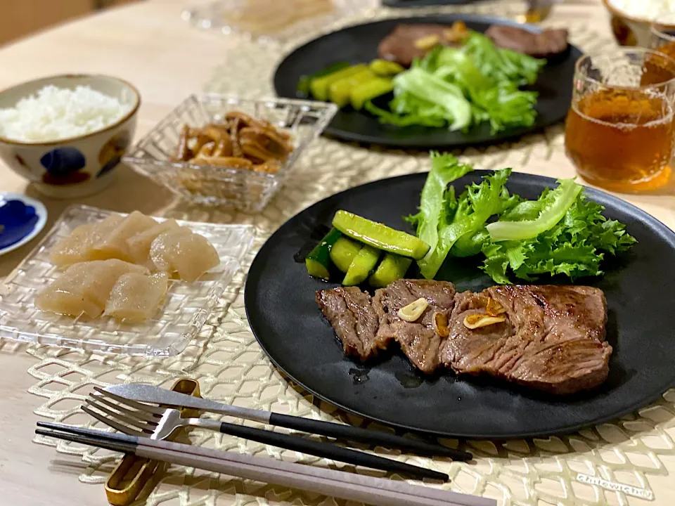 ステーキ／イカのゴロ焼き／刺身こんにゃく|ひろさんとゆりさんさん