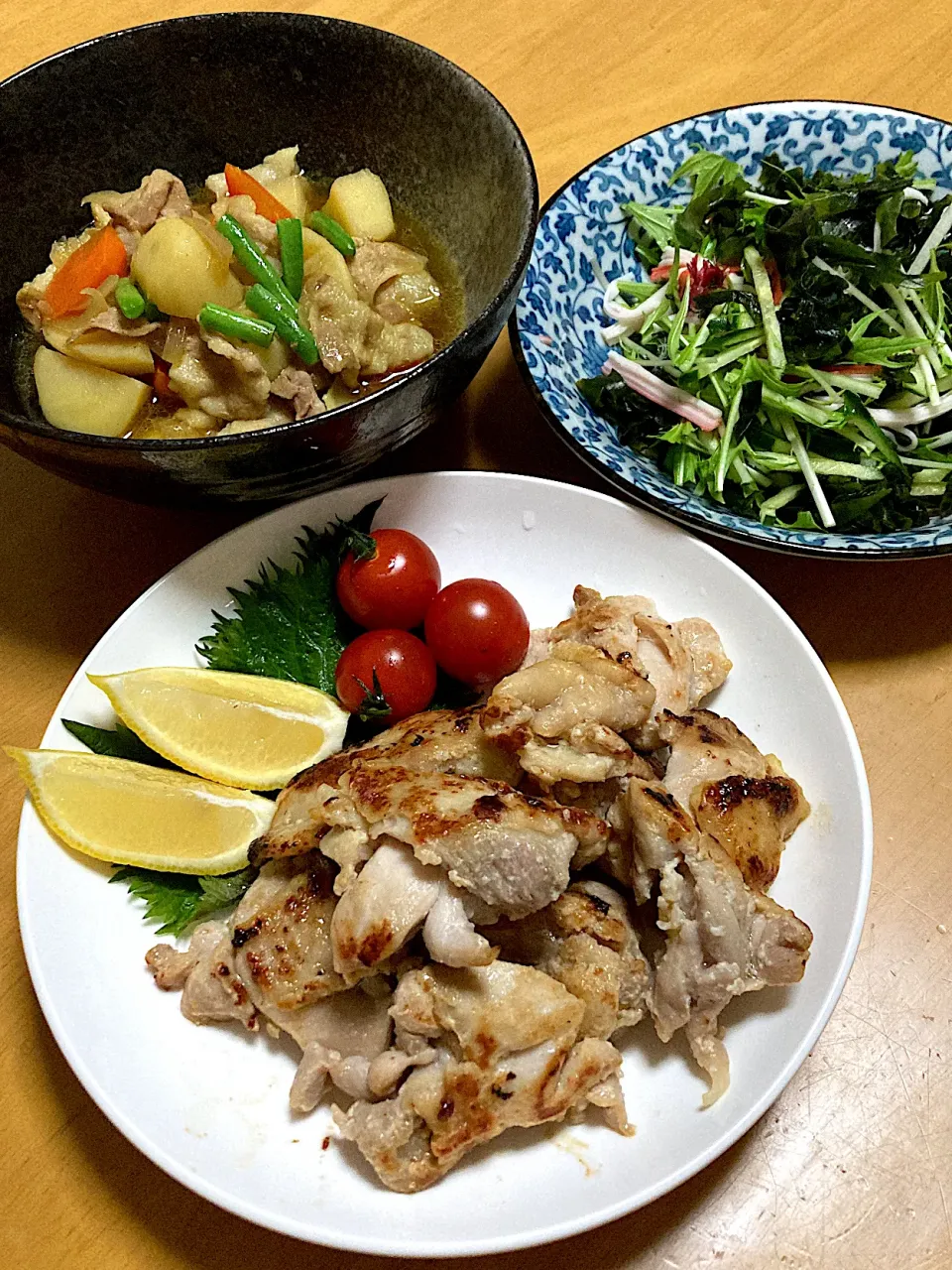 鶏肉の塩麹焼き　カレー肉じゃが　海藻サラダ|よしみさん