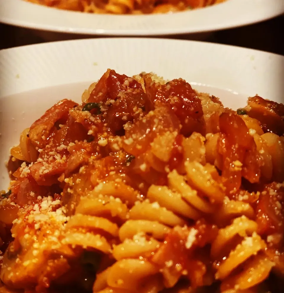 Dinner Dinner Dinner 
Fusilli Pasta 🍝 with Bacon,Tomato,Mushrooms,Garlic & Fresh Basil 
#basil #pasta #homecooking 
#chefemanuel
#homemade 
#ilovecooking|Emanuel Hayashiさん