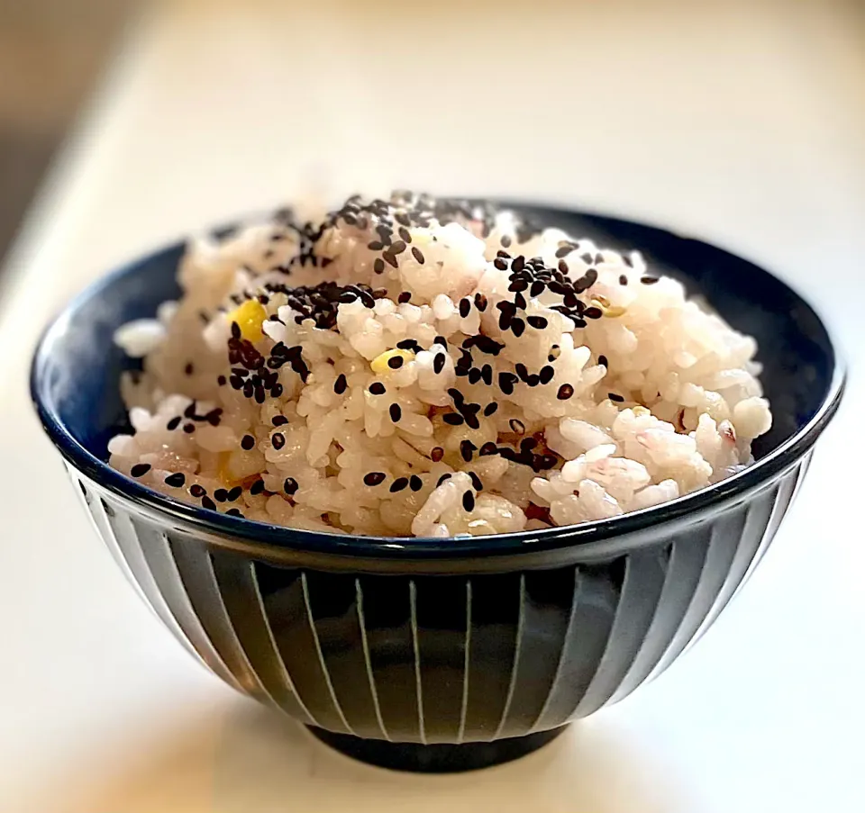 雑穀ご飯に黒胡麻|かっちゃん杉さん