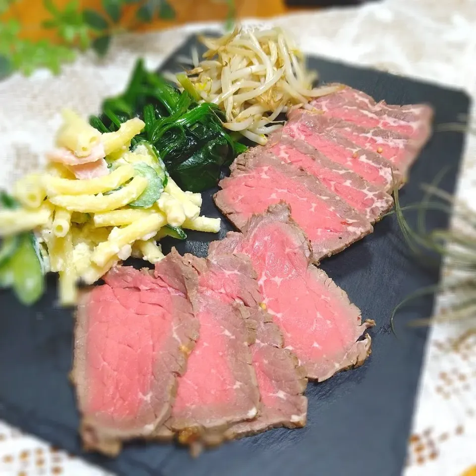 Snapdishの料理写真:ぉ孫初めてのローストビーフ🥩|とまと🍅さん