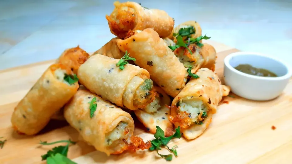 Snapdishの料理写真:Potato Roll Up Samosa | Potato Roll Samosa Recipe|Recipes By Fizaさん