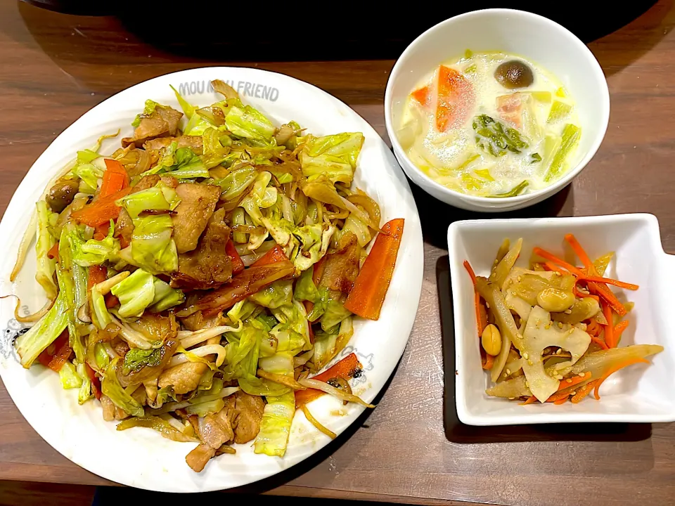 山盛り焼きそば　大豆入り根菜のきんぴら　白菜と色々野菜のミルクスープ|おさむん17さん