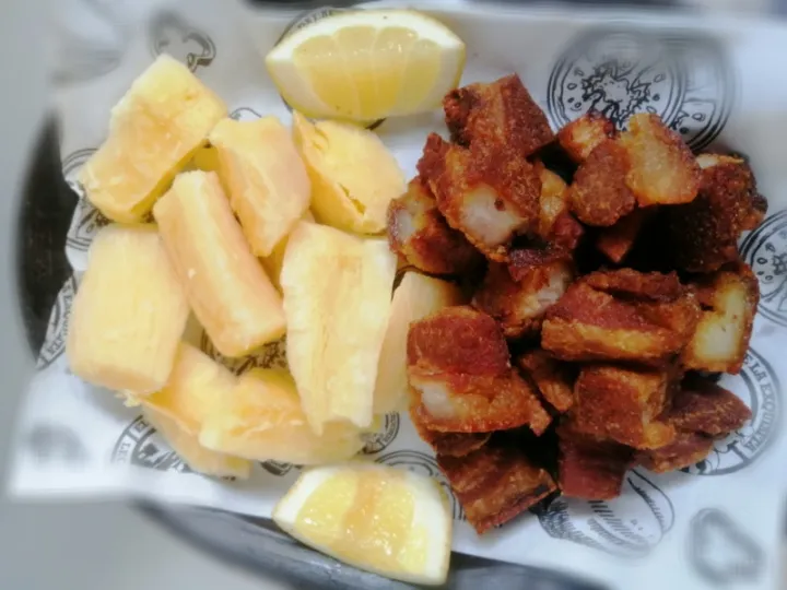 chicharrón Carnudo con Yuca|daniel julian retamozo reyさん