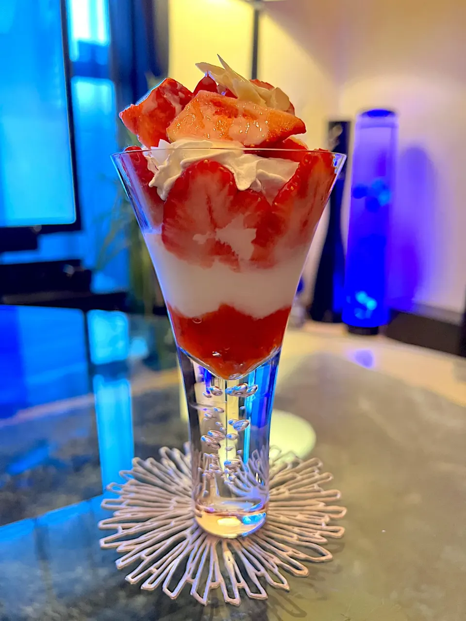 Snapdishの料理写真:休日の水曜日✨
⁡
朝からあまおう🍓の苺パフェ🍧🍓|yokoさん