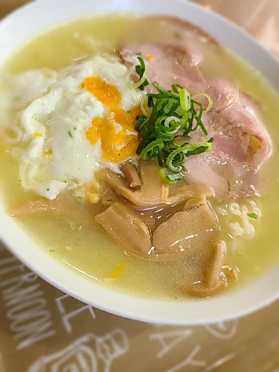 Snapdishの料理写真:おうちでサッポロ1番塩ラーメン玉子入り🍜😋|みぽりん♪さん