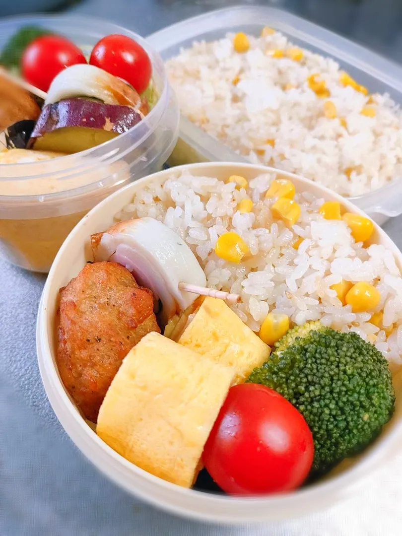 ☺️娘作☺私と旦那氏弁当
土鍋で炊いた🌽とうもろこしご飯🌽|manmalさん