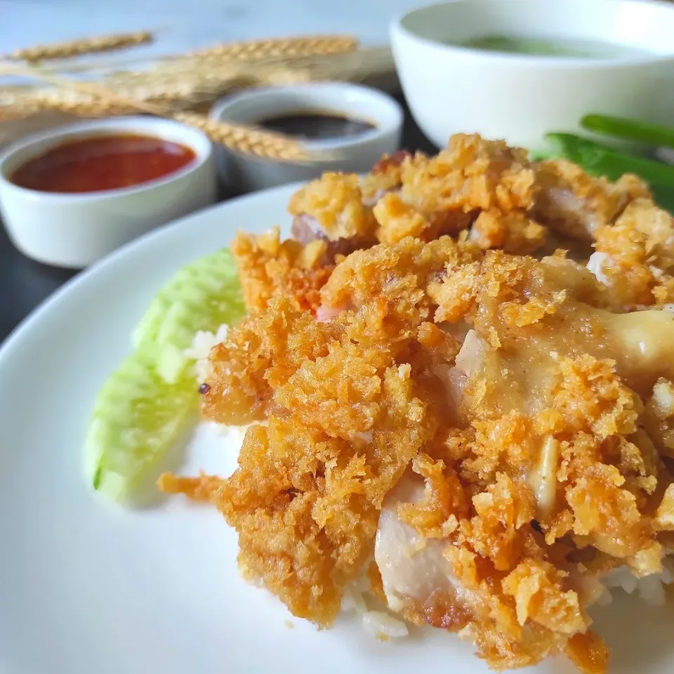 ข้าวมันไก่ทอด  Chicken fire on rich|ตั้ม อันบีลีฟさん