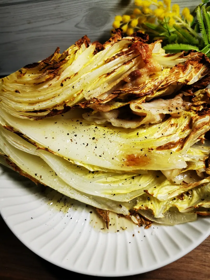 ペンギンさんの料理 豚バラと白菜〜めっちゃ旬
　
焼き白菜🥂ワインで乾杯スパークリング|ペンギンさん