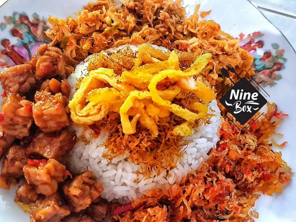 NASI UDUK 

authentic dish from Jakarta
with ALL condiments|Fatima Patelさん