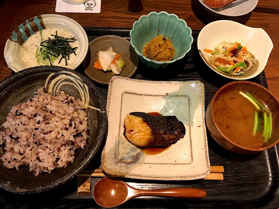 一汁三菜定食（ぶりの照り焼き）|こいちさん