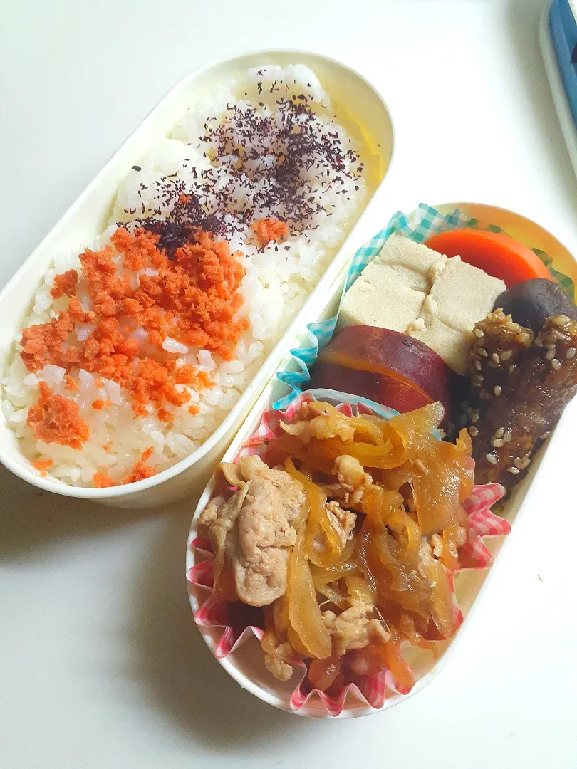 ☆中学生弁当☆鮭、ゆかりごはん、高野豆腐、薩摩芋レモン煮、牛蒡甘辛、豚すき焼き煮|ｼｮｺﾗさん